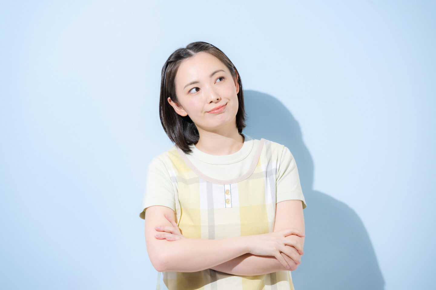 保育園看護師の給料はいくら？公立・私立の差と、「安い」と言われる理由を分解する