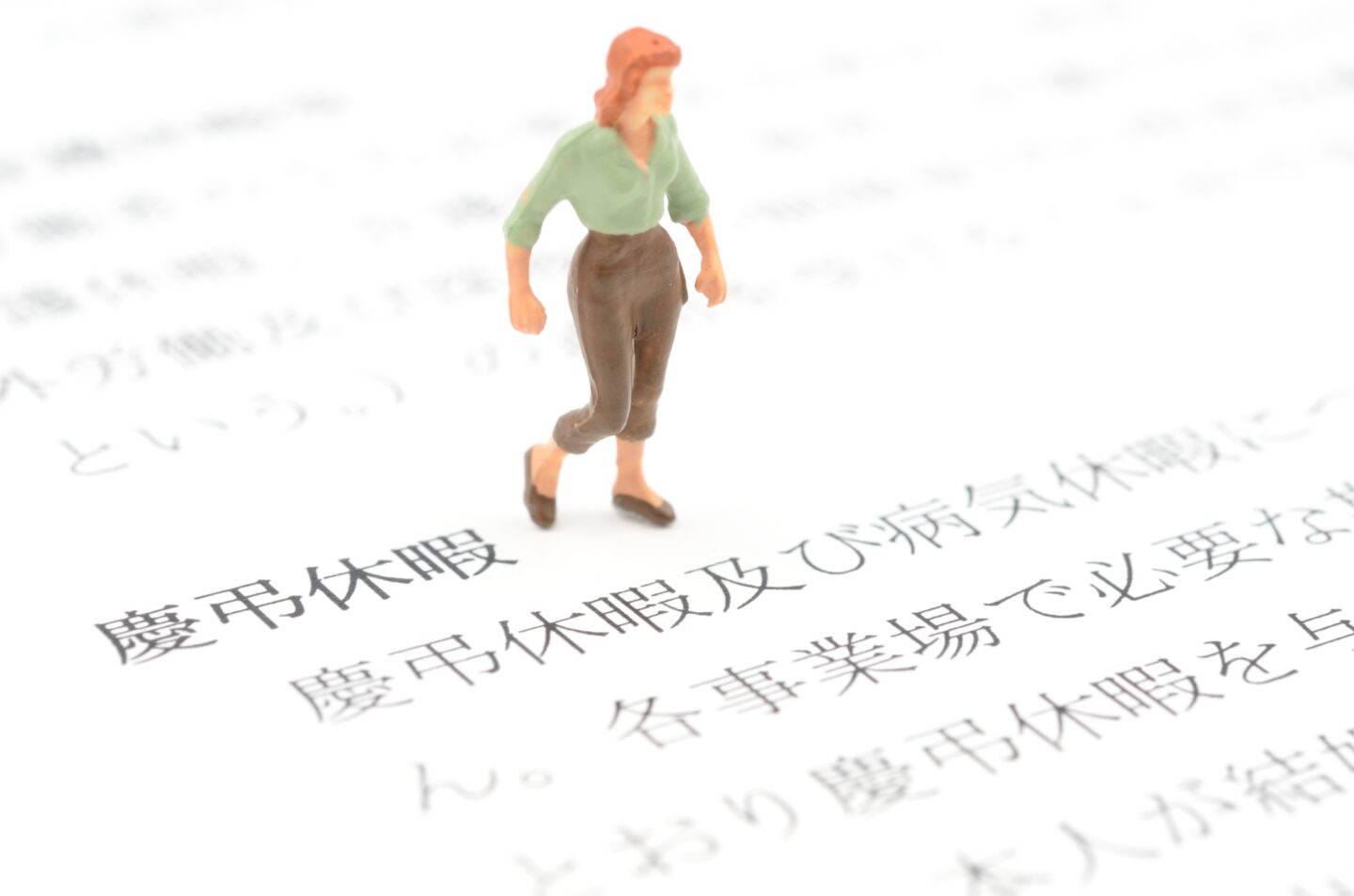 【看護師の就業ルール】忌引き休暇の日数一覧と連絡マナー｜夜勤・日勤の急な休み方