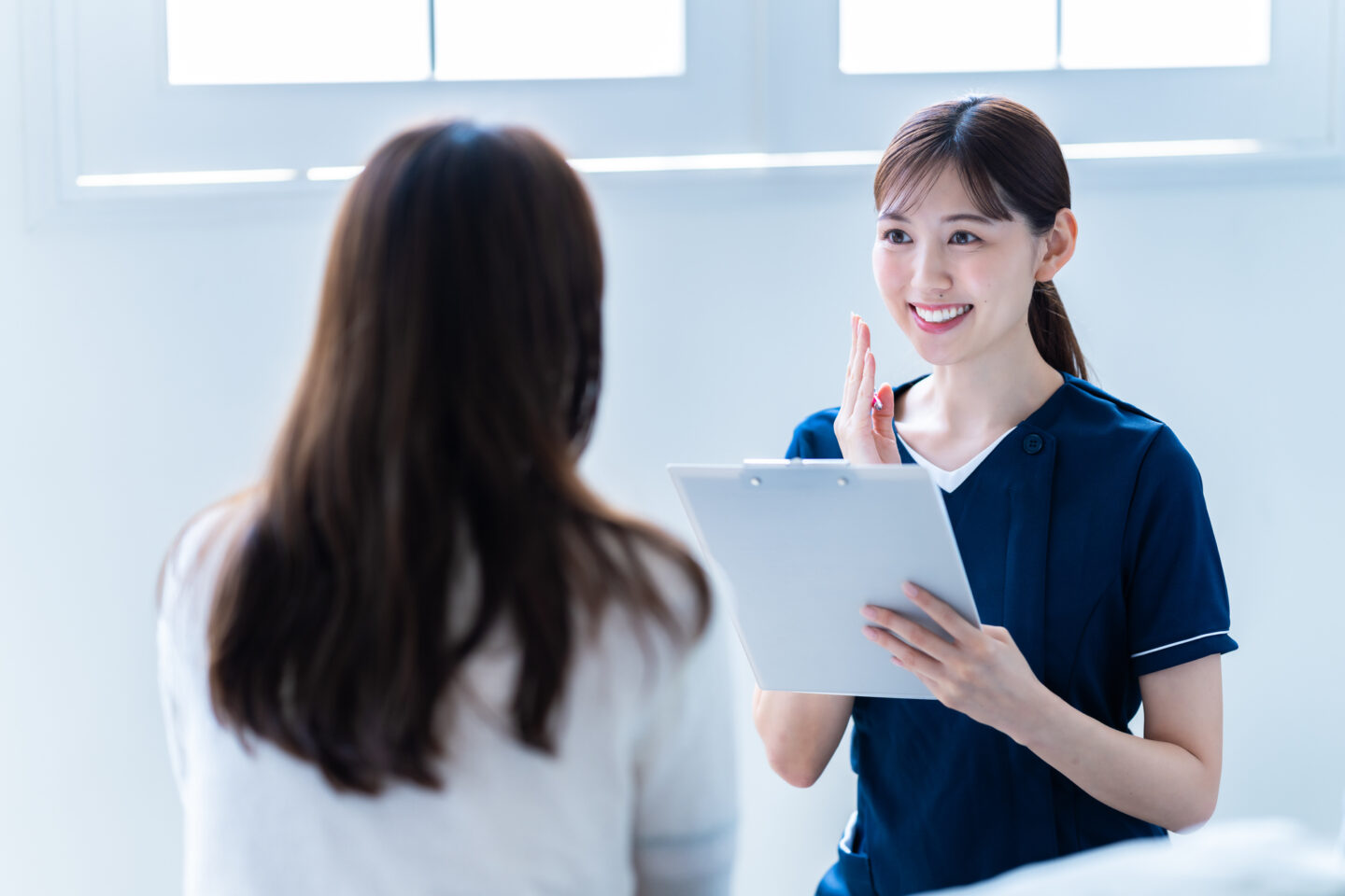 美容看護師になるには？年収・美容外科と皮膚科の違い・メリデメ・向き不向きを徹底解説