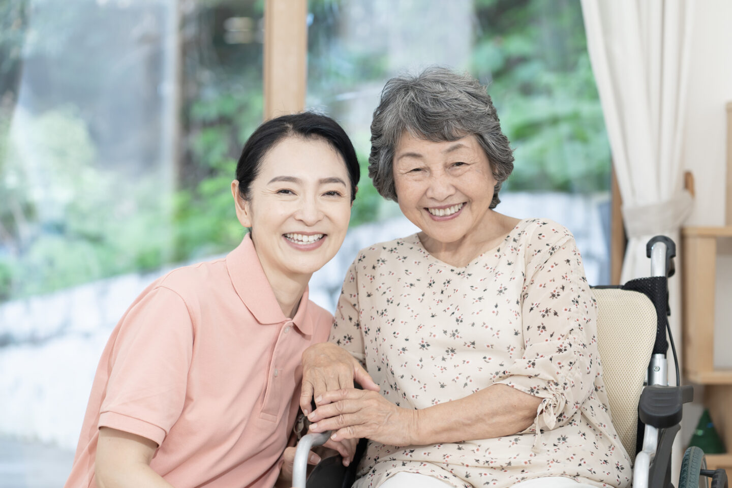 看護師が介護支援専門員（ケアマネ）を取得するメリットは？難易度や給料、最短のなり方を徹底解説！