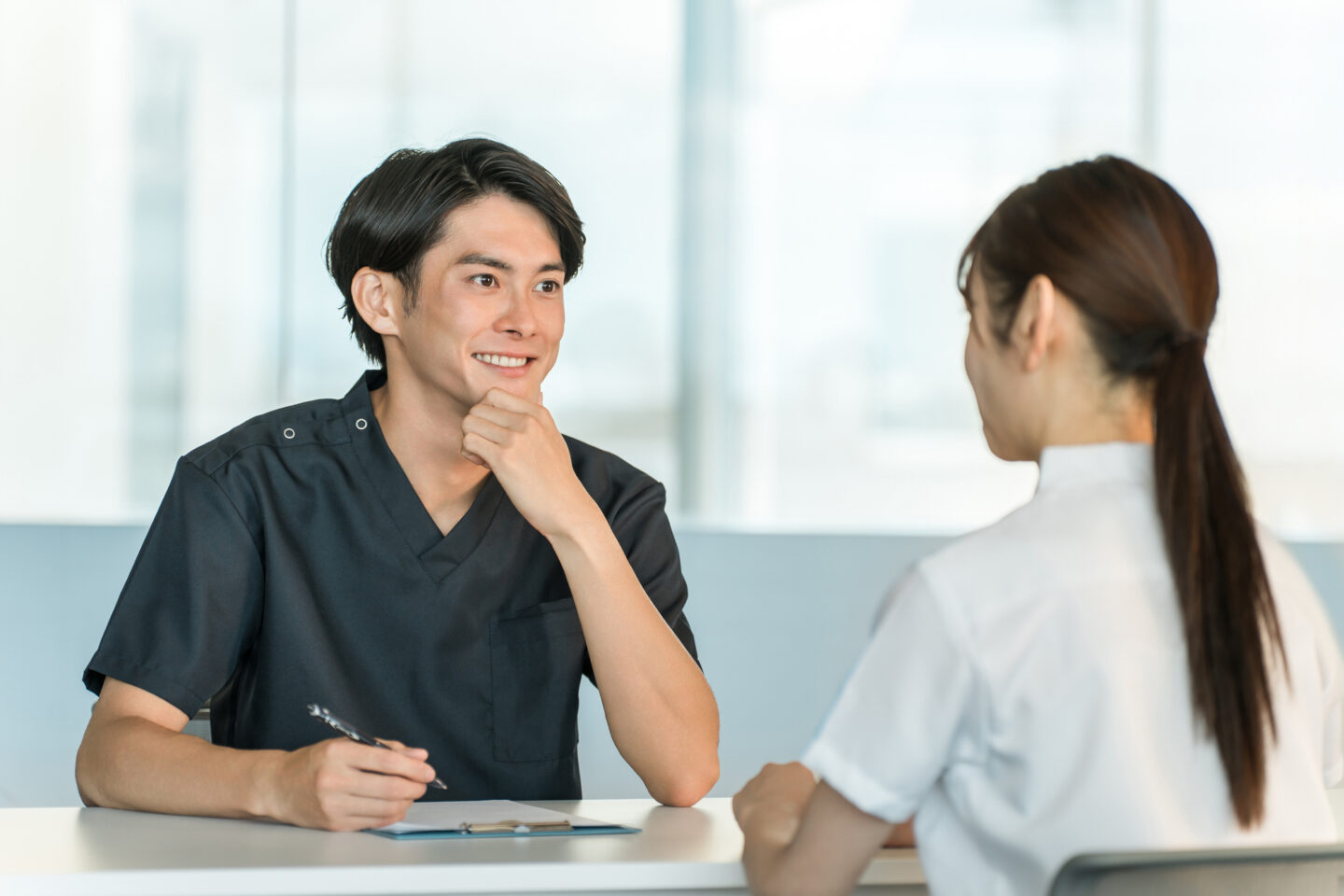 看護師の目標管理シートテンプレート｜ラダー・経験年数別の書き方例文と面談で見られるポイント