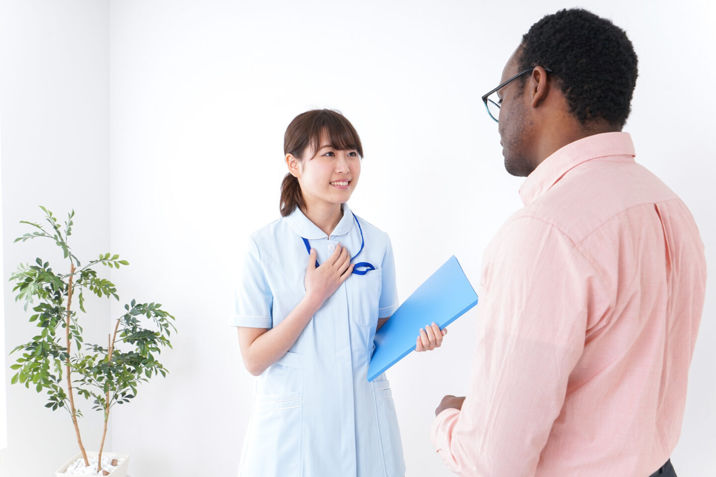 クリニック看護師の英語対応フレーズ一覧｜外国人患者と話すときのコツ