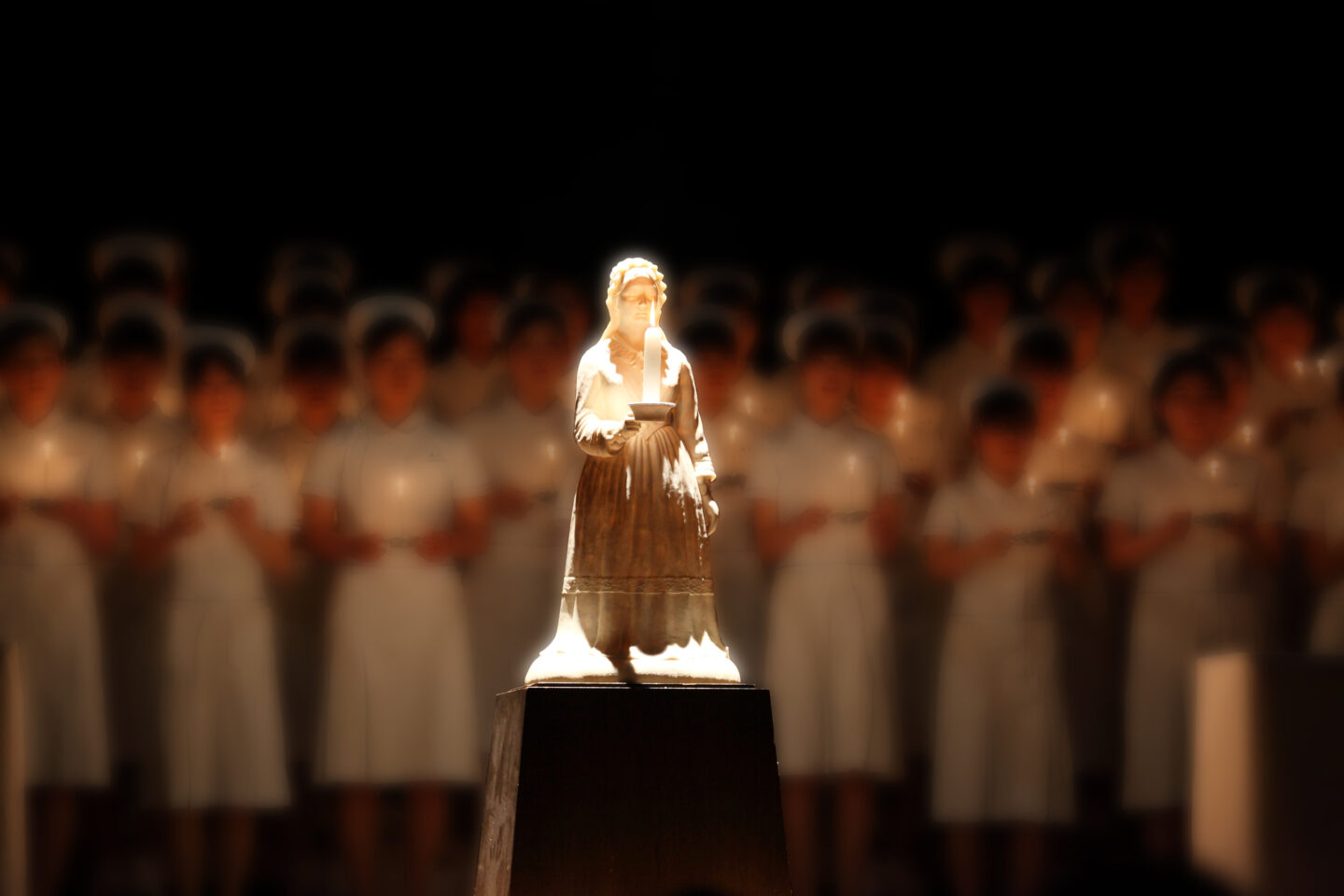 【看護師向け】ナイチンゲールは何をした人？『看護覚え書』と主な功績・環境論を解説