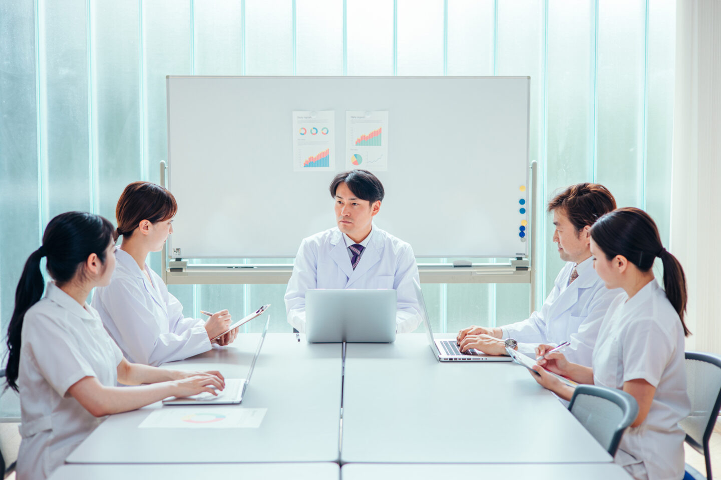 看護研究テーマの決め方｜臨床看護師のための5ステップと型別テーマ一覧