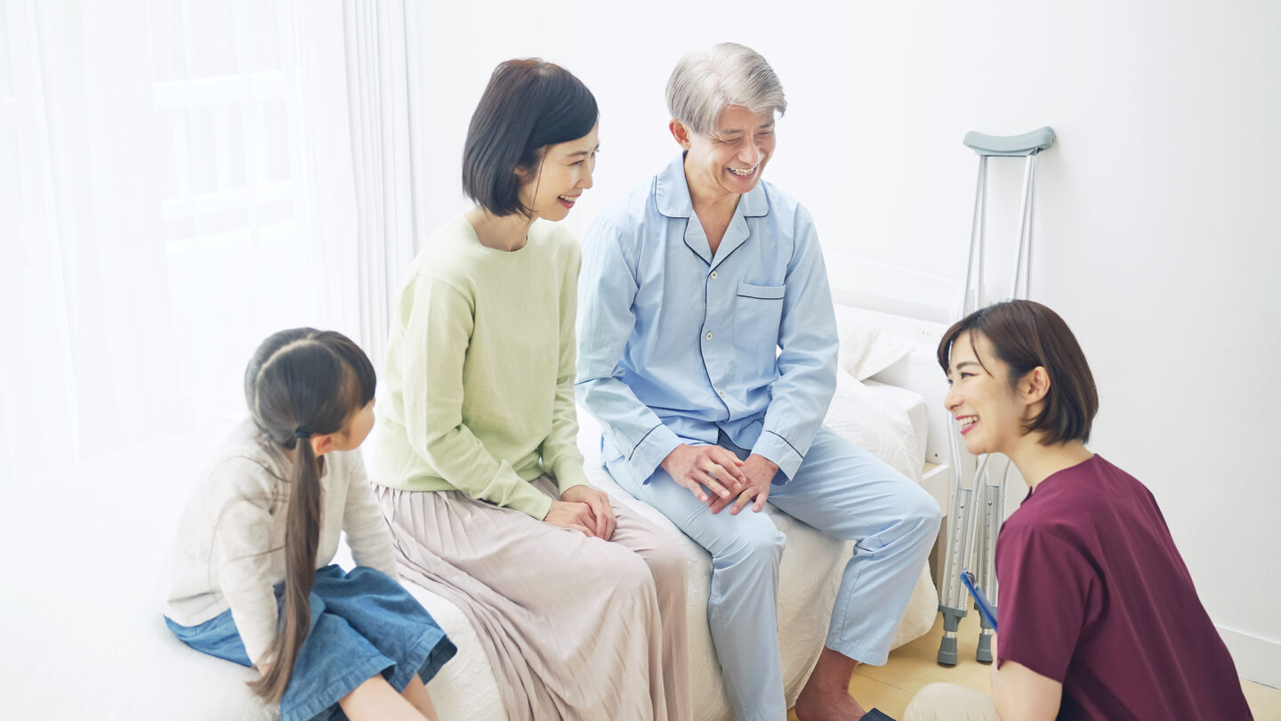 退院支援看護師とは？仕事内容と1日の流れ、MSW・ケアマネとの役割分担、求人が出る理由と向いている人の境界線