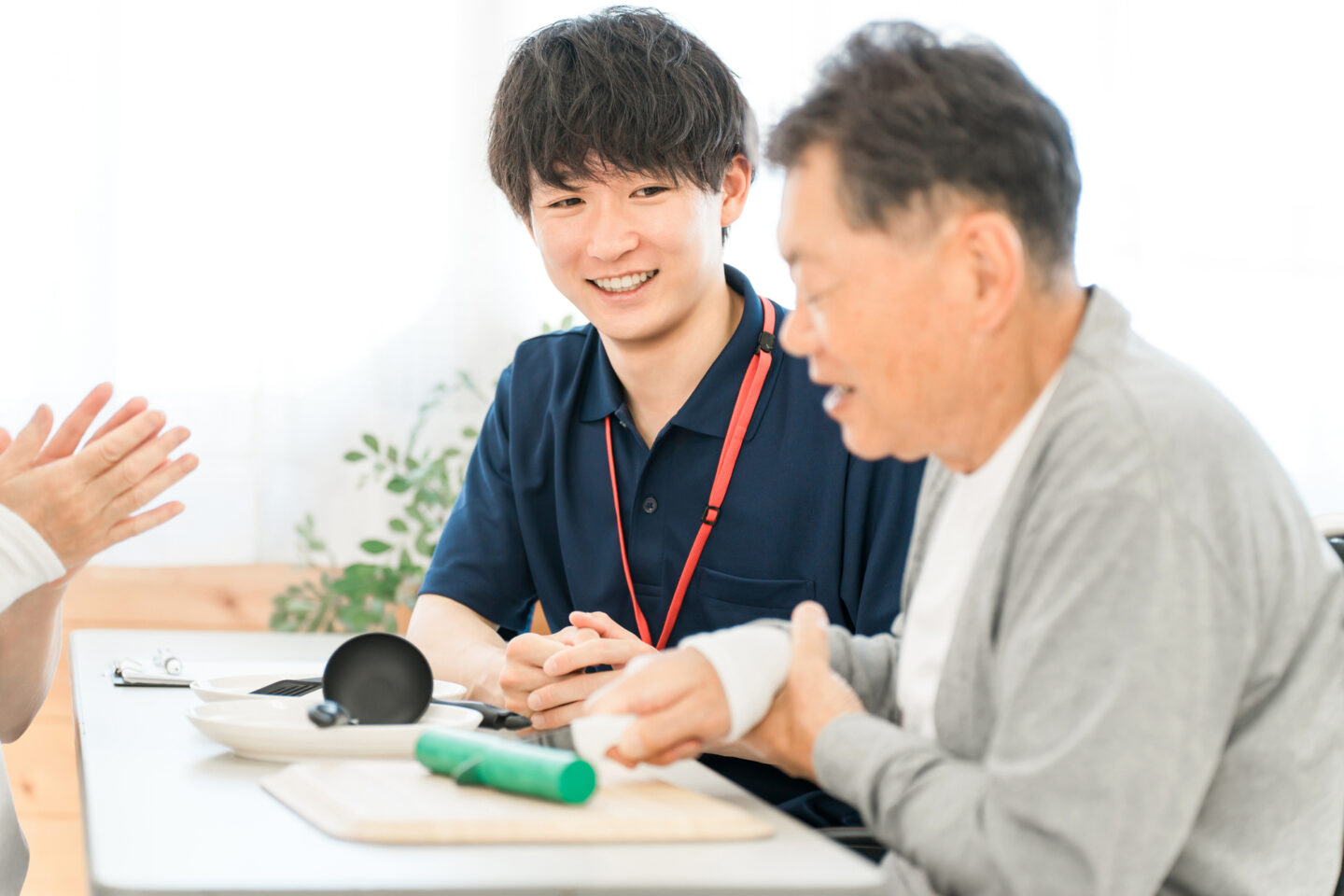 嚥下機能評価スケールの看護記録｜RSST・改訂水飲みテスト・FOISの結果の書き方と記録例、医師・STに委ねる境目