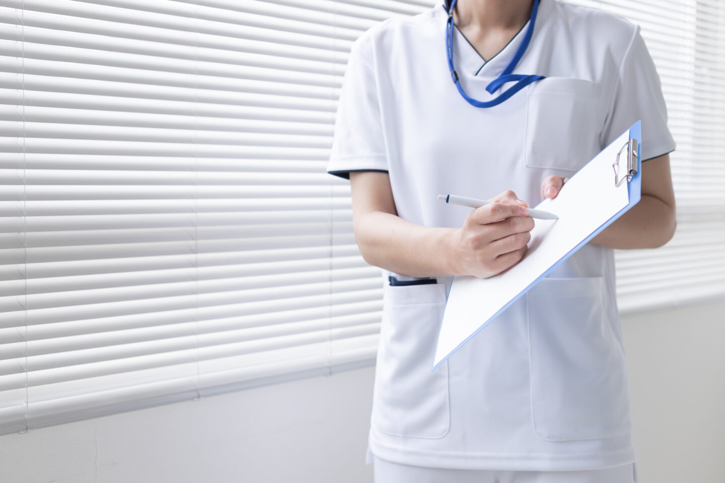 看護師のワークシートのテンプレート｜受け持ち患者の項目一覧と記入枠、時間軸の書き方、病棟別の変え方